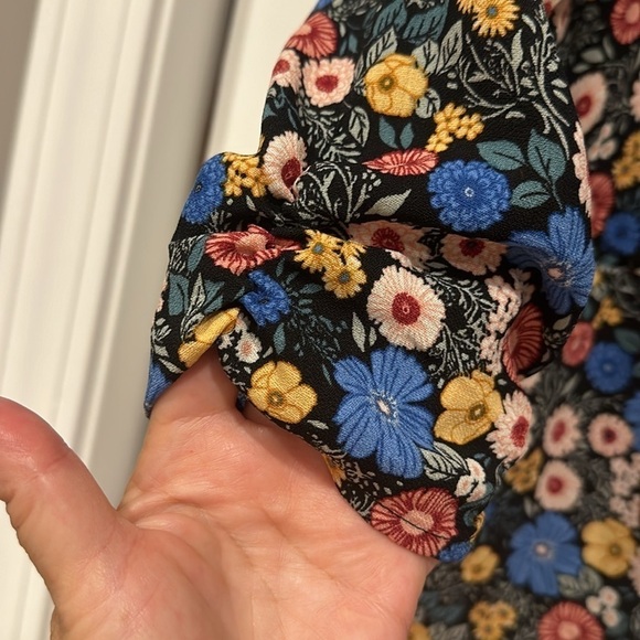 Lily White blouse Large - Picture 4 of 6